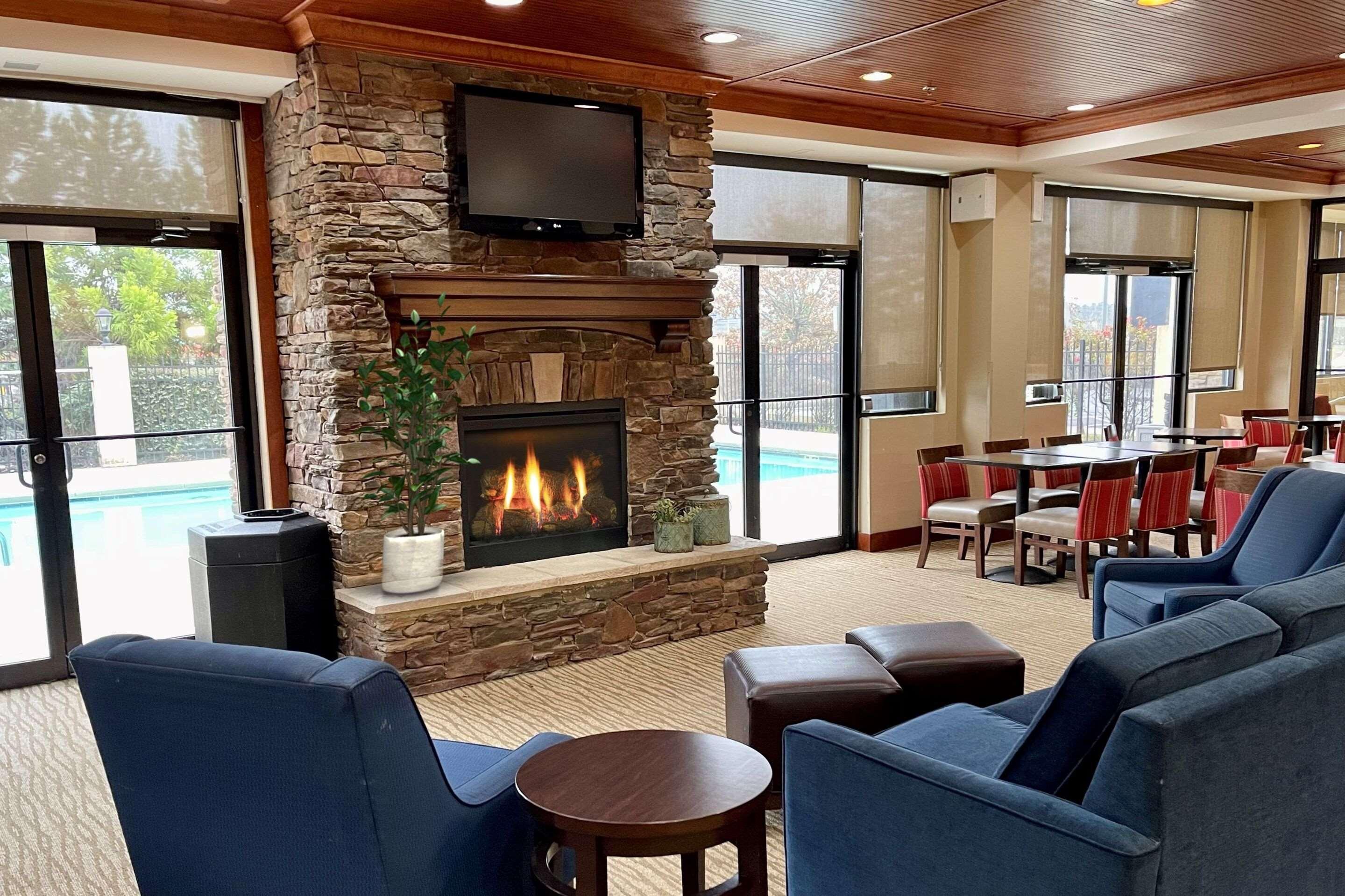 Comfort Suites Augusta Riverwatch Exterior photo